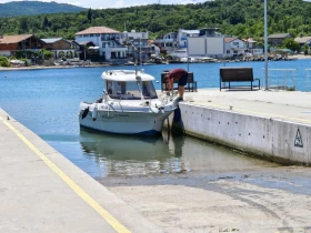 Моторна яхта Quicksilver Pilothouse 580, снимка 2