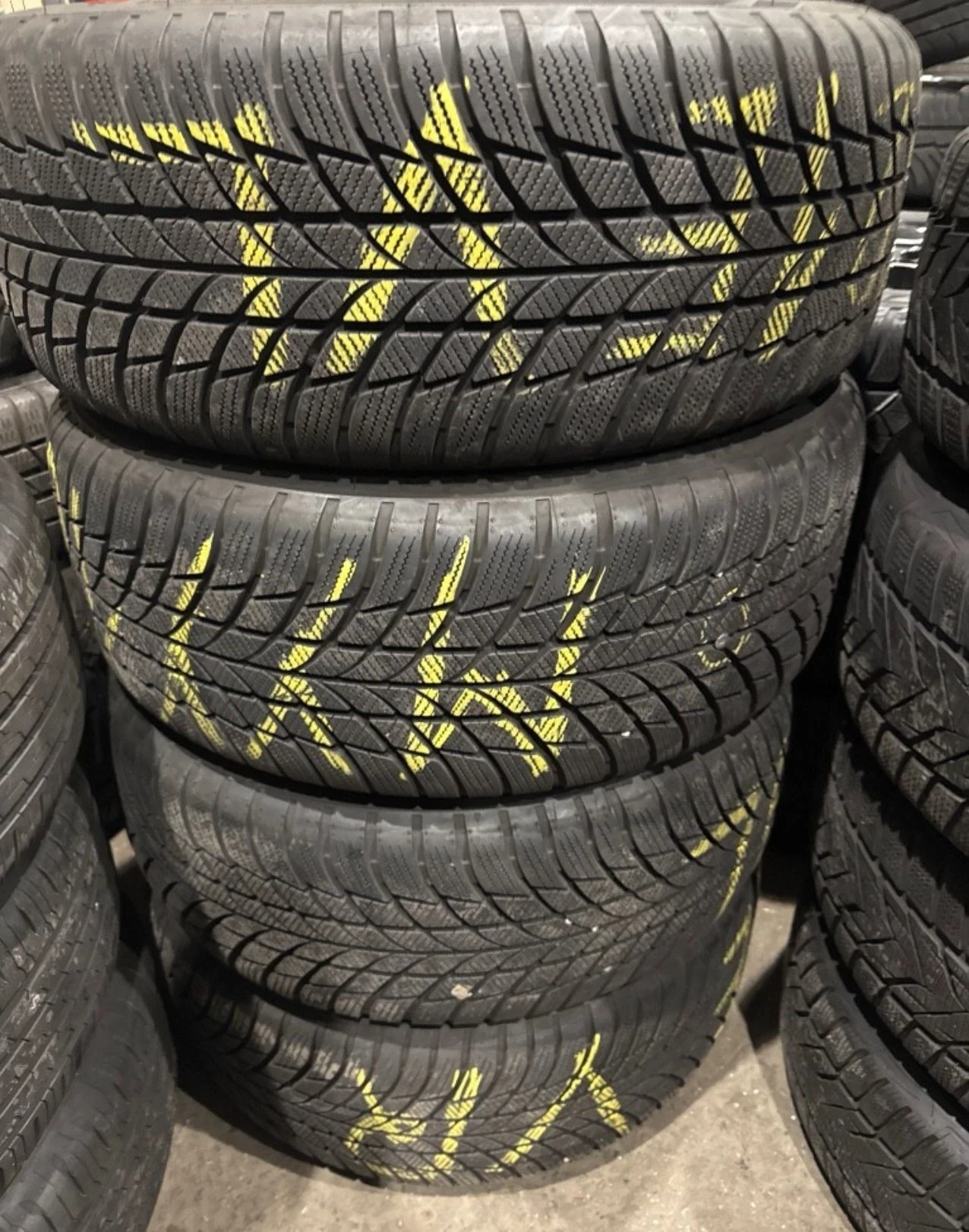 Гуми с джанти Bridgestone 225/50R18, снимка 2 - Гуми и джанти - 55817031