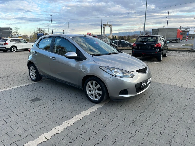 Mazda 2 1.3, снимка 2 - Автомобили и джипове - 48303584