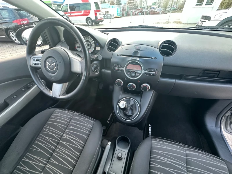 Mazda 2 1.3, снимка 14 - Автомобили и джипове - 48303584