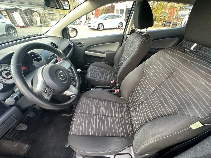 Mazda 2 1.3, снимка 9 - Автомобили и джипове - 48303584