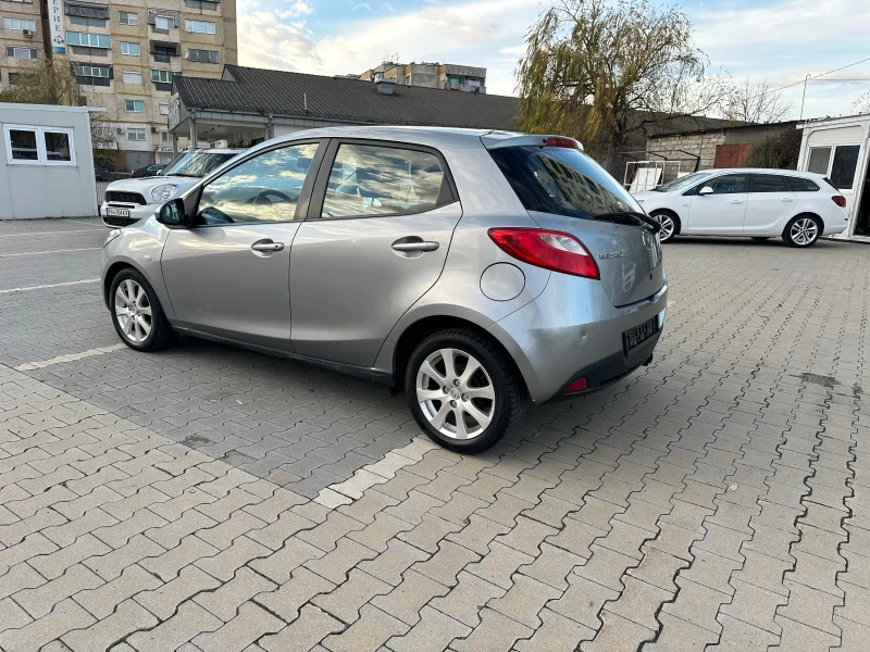 Mazda 2 1.3, снимка 6 - Автомобили и джипове - 48303584