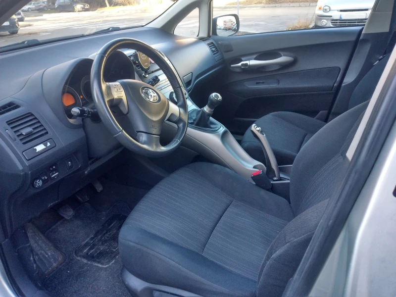 Toyota Auris 1.6i, снимка 6 - Автомобили и джипове - 48450580