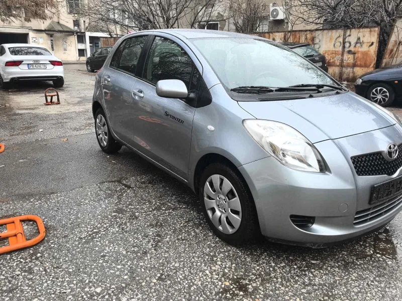 Toyota Yaris 1.0 бензин, снимка 6 - Автомобили и джипове - 49416705