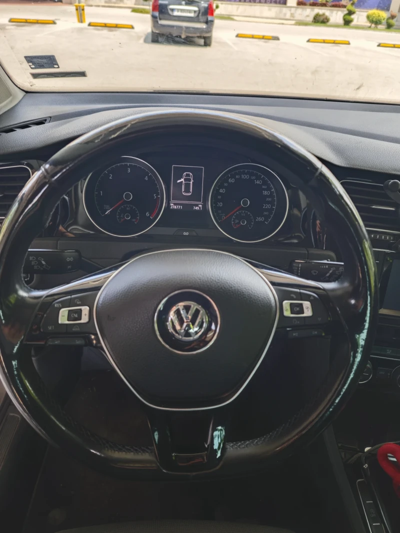 VW Golf 1.6 TDI Blumotion, снимка 9 - Автомобили и джипове - 52243476