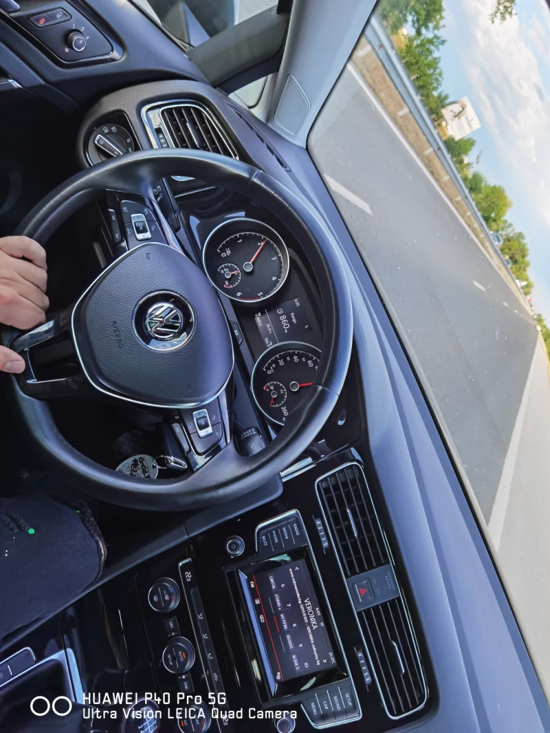 VW Golf 1.6 TDI Blumotion, снимка 15 - Автомобили и джипове - 52243476