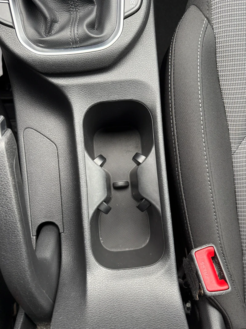 Hyundai I30 1.4, бензин, комби, снимка 13 - Автомобили и джипове - 53509280