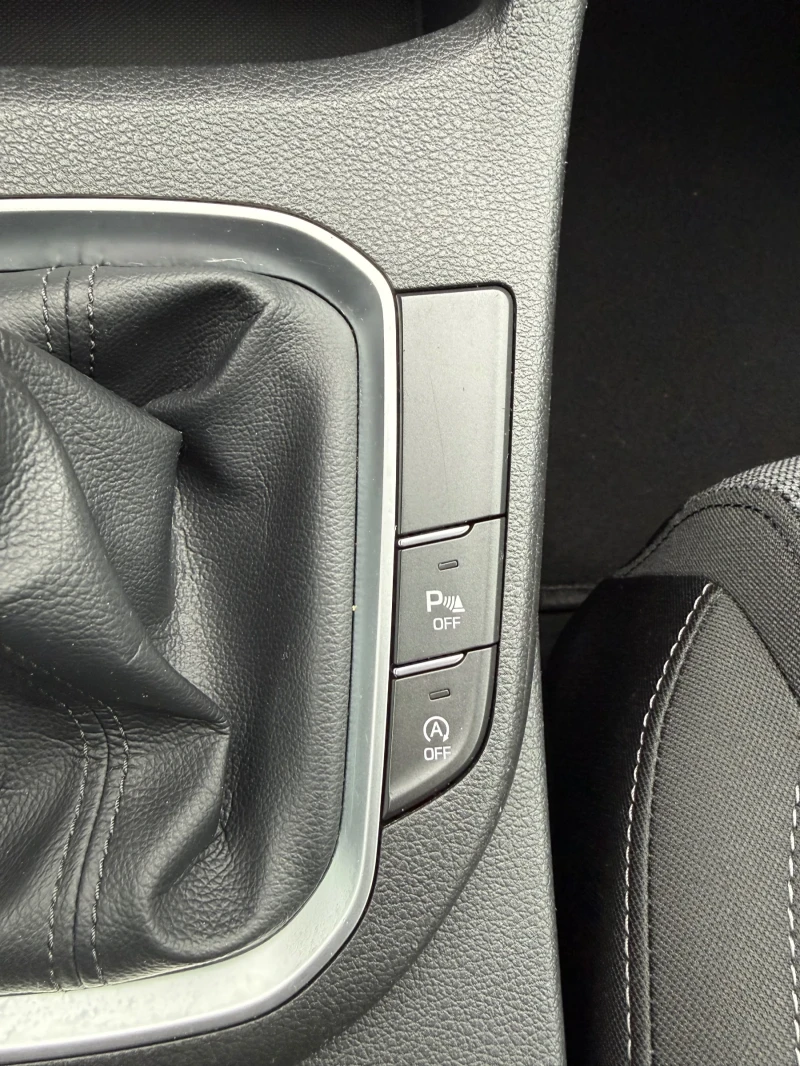 Hyundai I30 1.4, бензин, комби, снимка 14 - Автомобили и джипове - 53509280