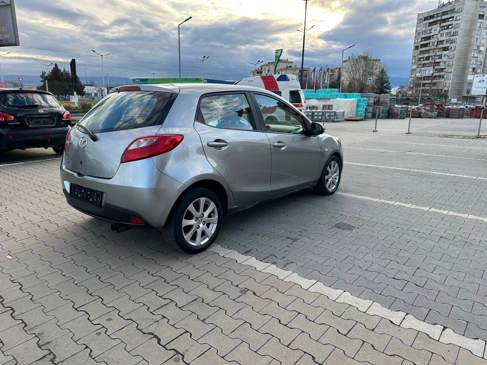 Mazda 2 1.3 - изображение 4