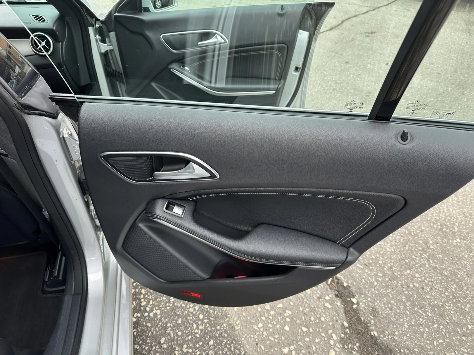 Mercedes-Benz CLA 200d - изображение 8