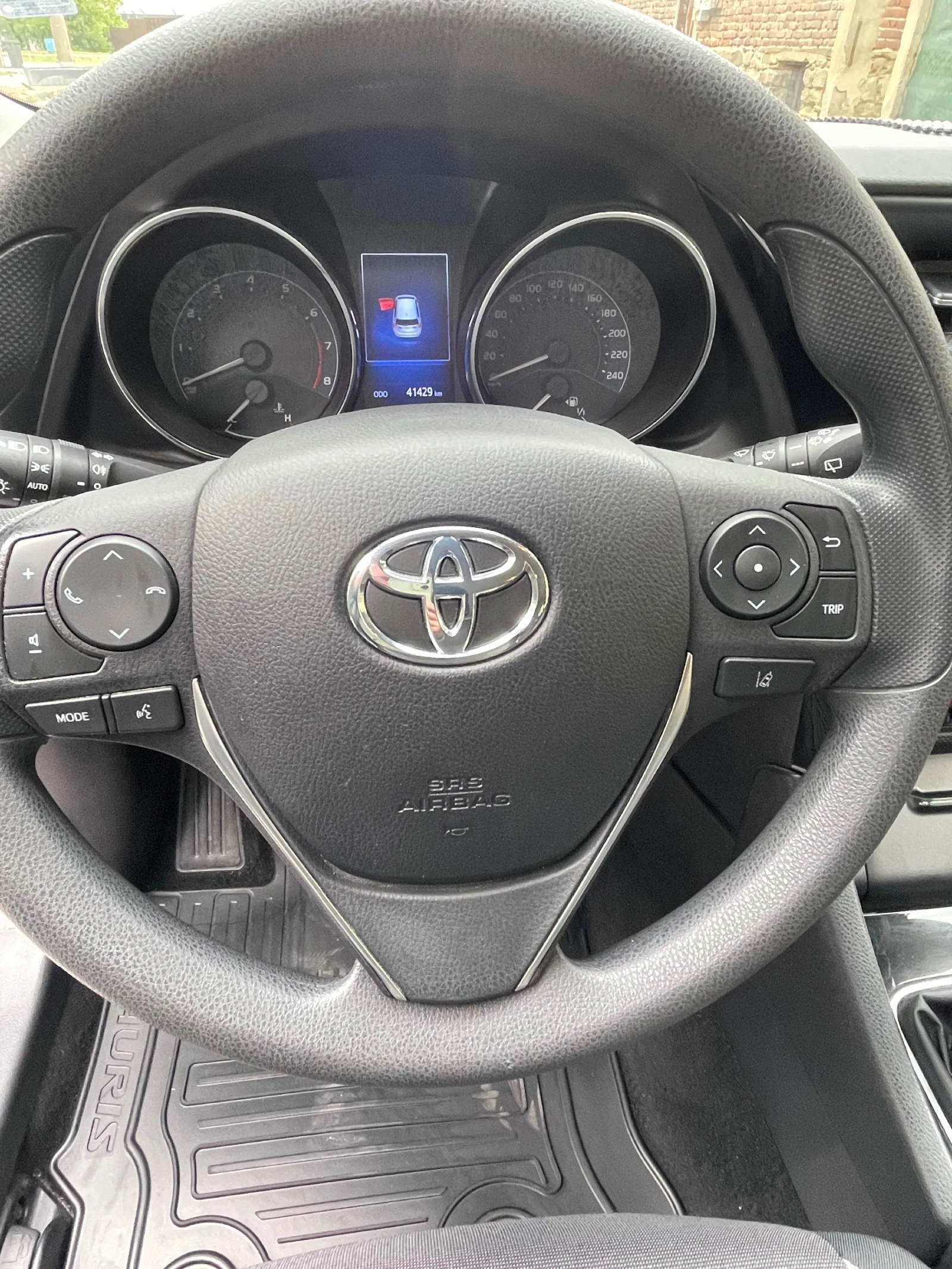 Toyota Auris  - изображение 10