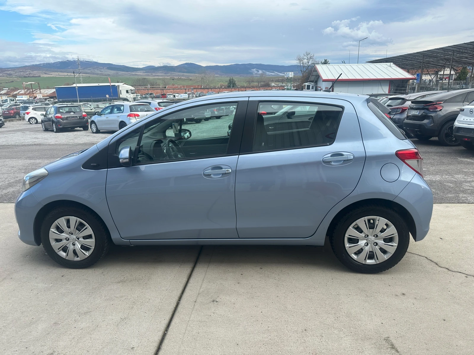 Toyota Yaris 1.3i  | Mobile.bg   3