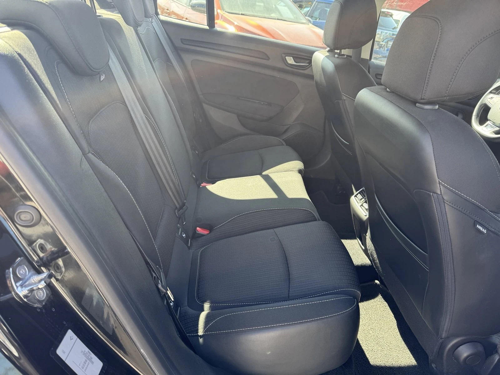 Renault Megane 1.3TCe 140k.c., снимка 10 - Автомобили и джипове - 53828120