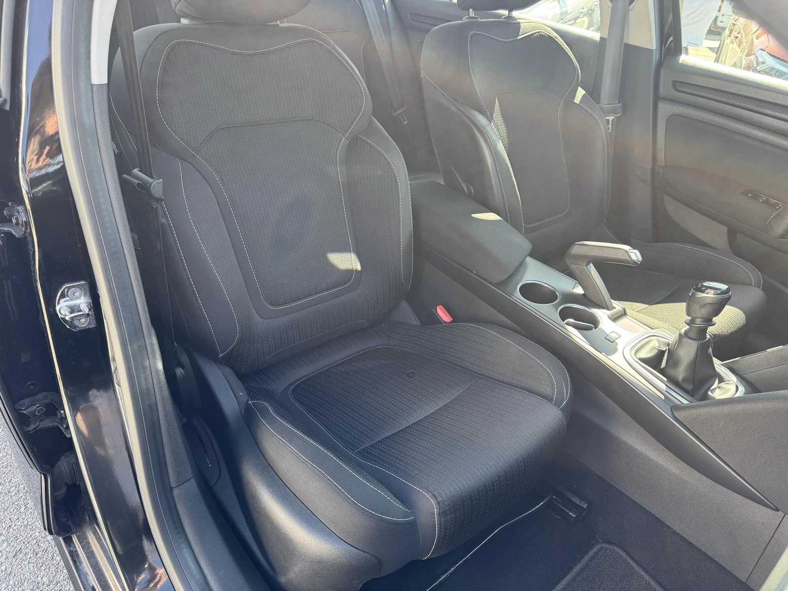 Renault Megane 1.3TCe 140k.c., снимка 9 - Автомобили и джипове - 53828120