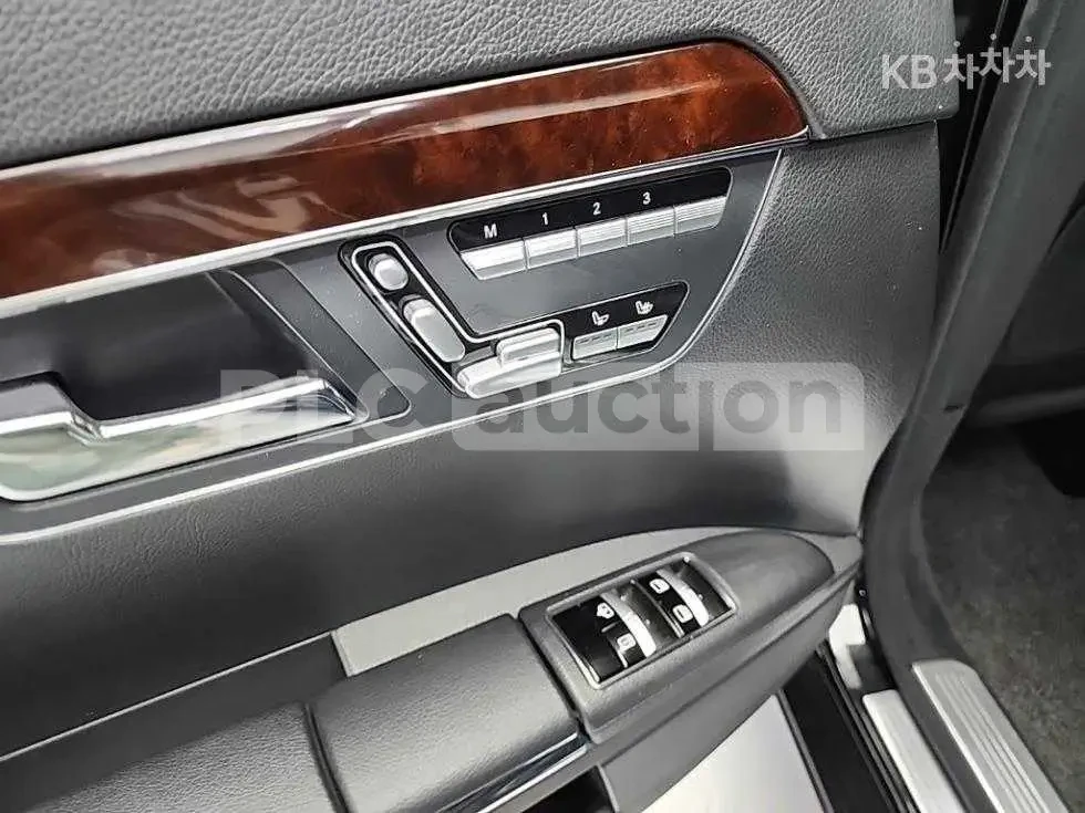 Mercedes-Benz S 500 V8* NIGHT VISION* ОБДУХ* ПАНО* TV* КРАЙНА ЦЕНА, снимка 12 - Автомобили и джипове - 53947420