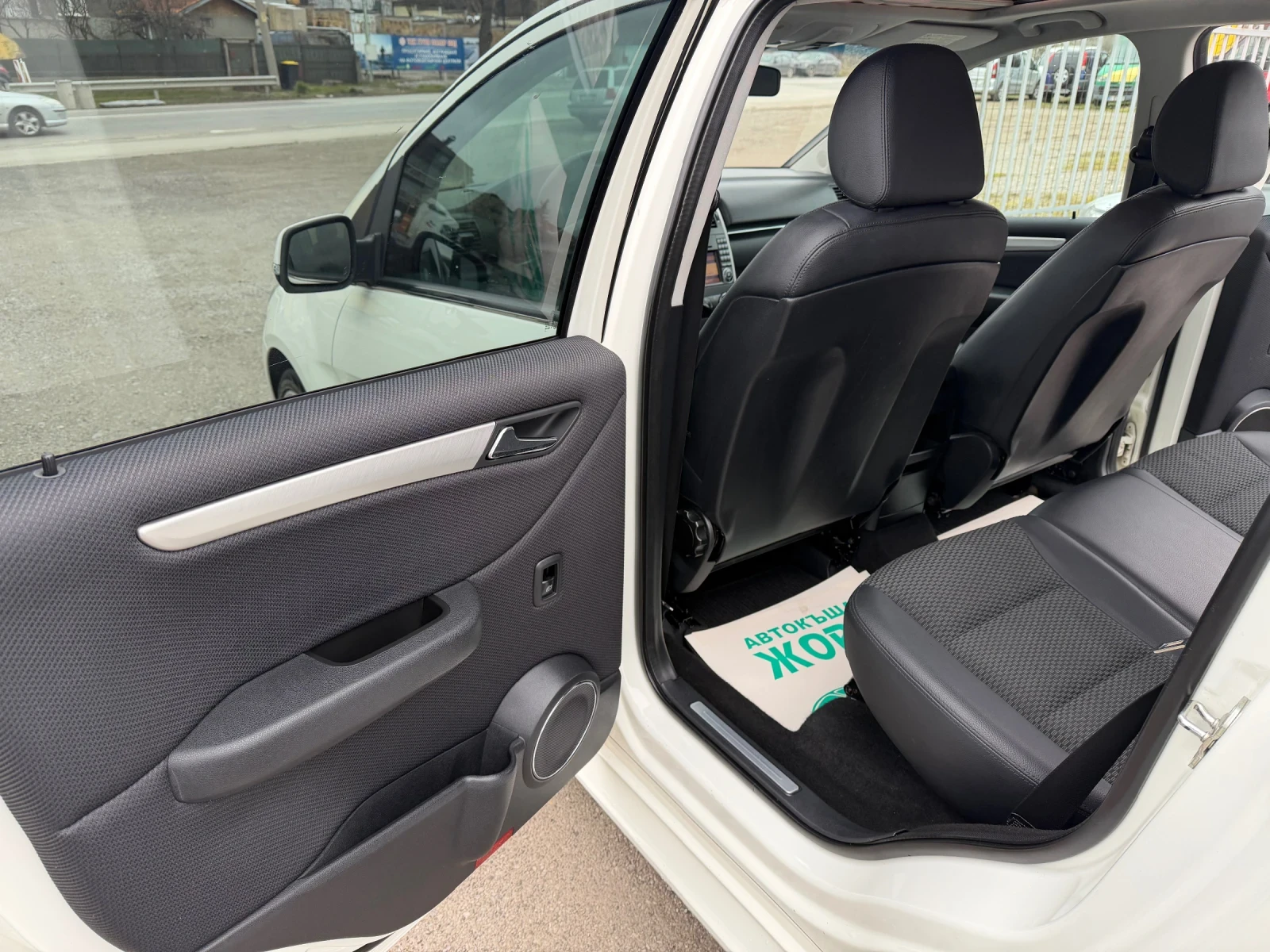 Mercedes-Benz B 200 АВТОМАТ, PREMIUM, 2.0 DIZEL, 140 коня, NAVI, снимка 12 - Автомобили и джипове - 54031706