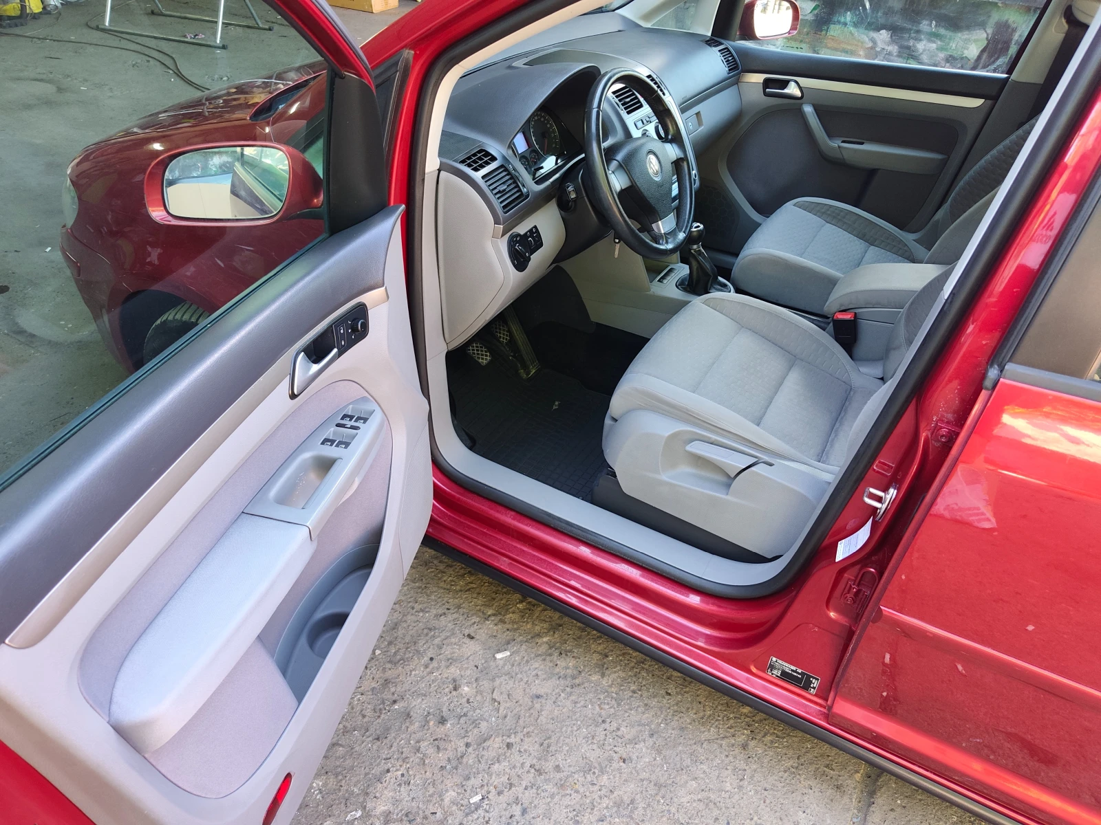 VW Touran 1.9TDI, снимка 16 - Автомобили и джипове - 54869055