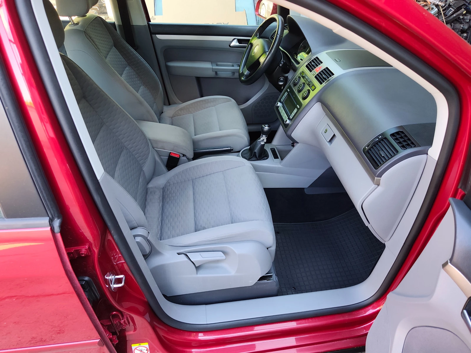 VW Touran 1.9TDI, снимка 13 - Автомобили и джипове - 54869055
