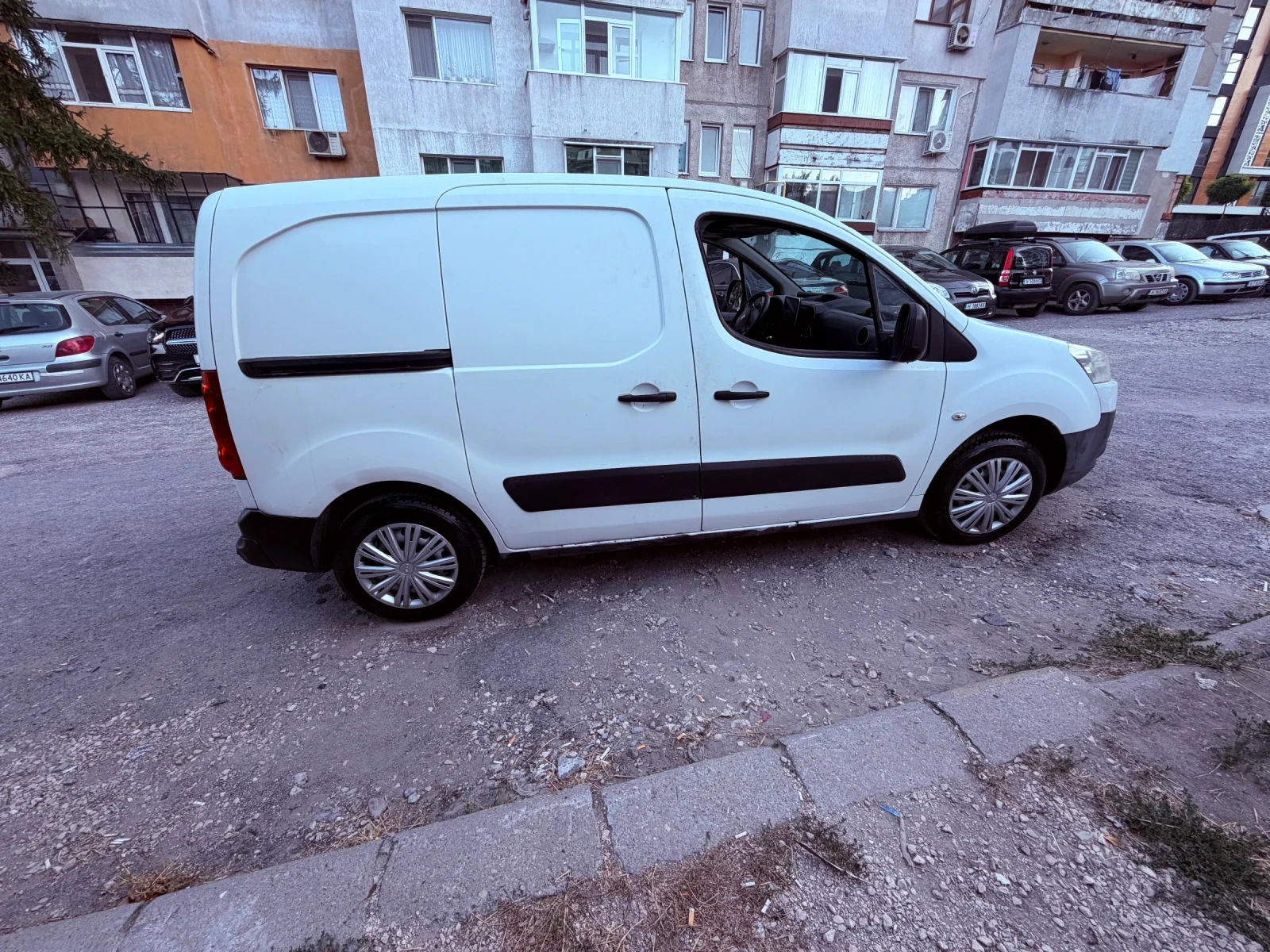 Peugeot Partner 1.6HDI, снимка 6 - Автомобили и джипове - 55742904
