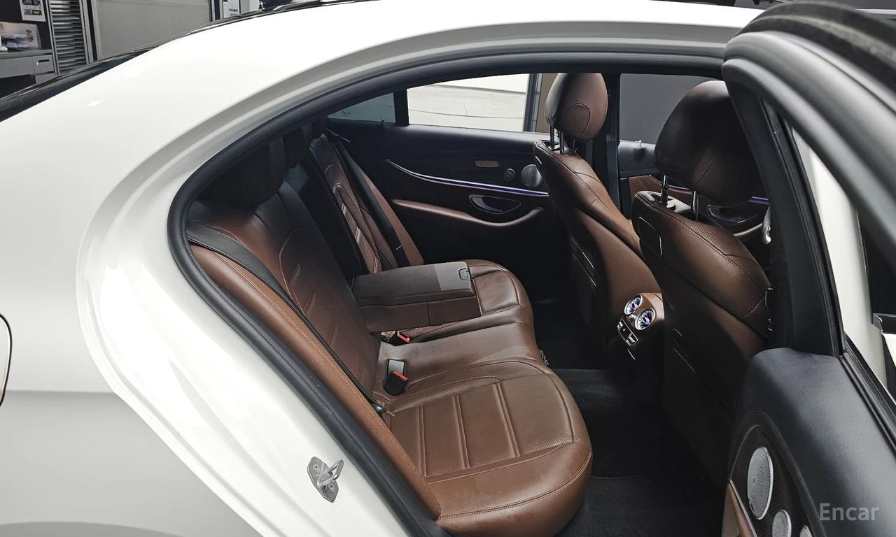 Mercedes-Benz E 63 AMG 4MATIC+ BURMESTER* ОБДУХВАНЕ* LANE* ASSIST* , снимка 15 - Автомобили и джипове - 56118292
