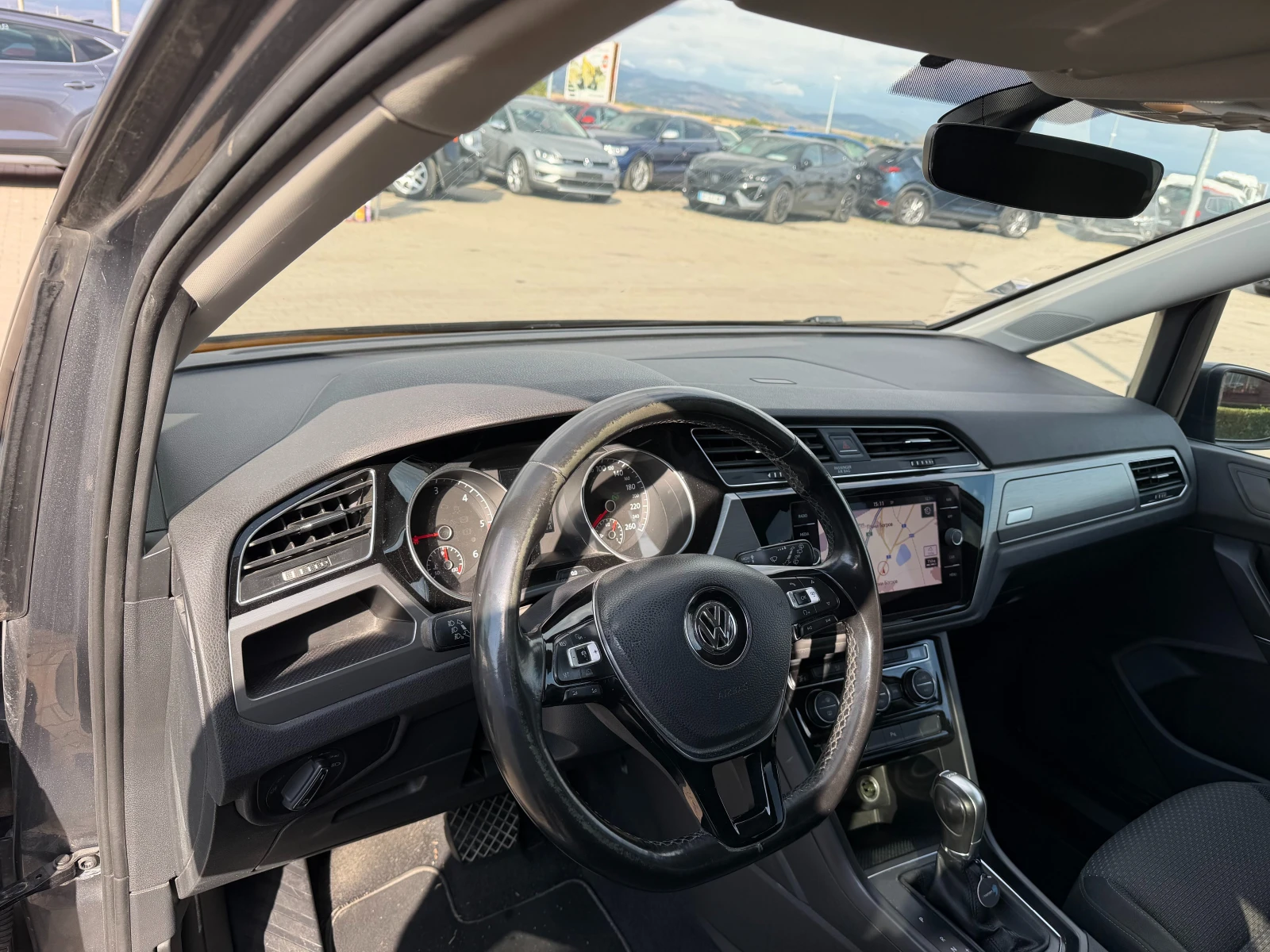 VW Touran 1.6TDI AVTOMAT/NAVI/KAMERA EURO 6, снимка 13 - Автомобили и джипове - 56272580