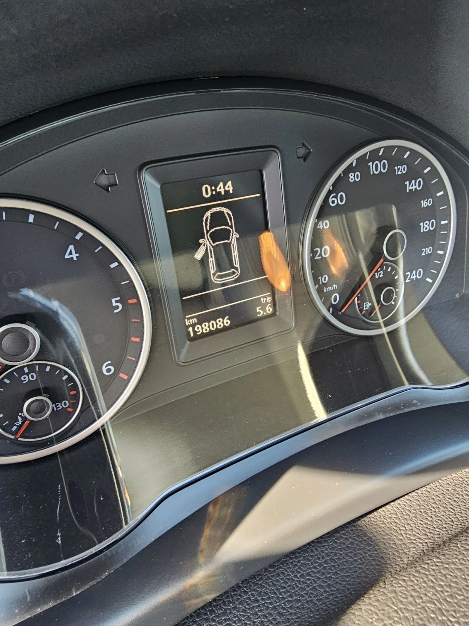 VW Tiguan 2.0 TDI  Facelift TOP, снимка 12 - Автомобили и джипове - 53926356