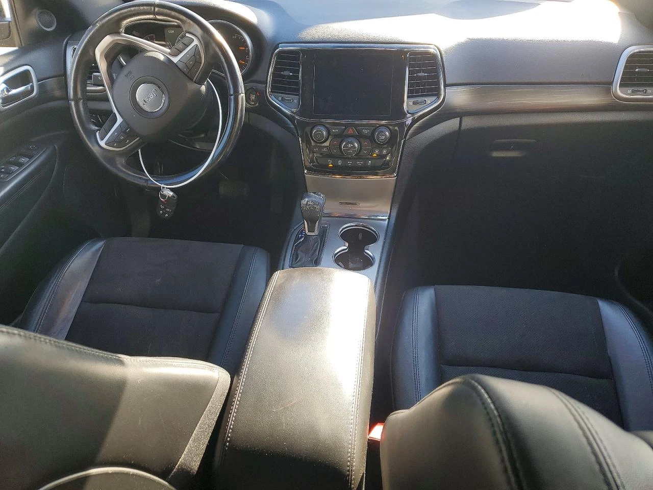 Jeep Grand cherokee 3.6l Laredo E, снимка 8 - Автомобили и джипове - 53938514