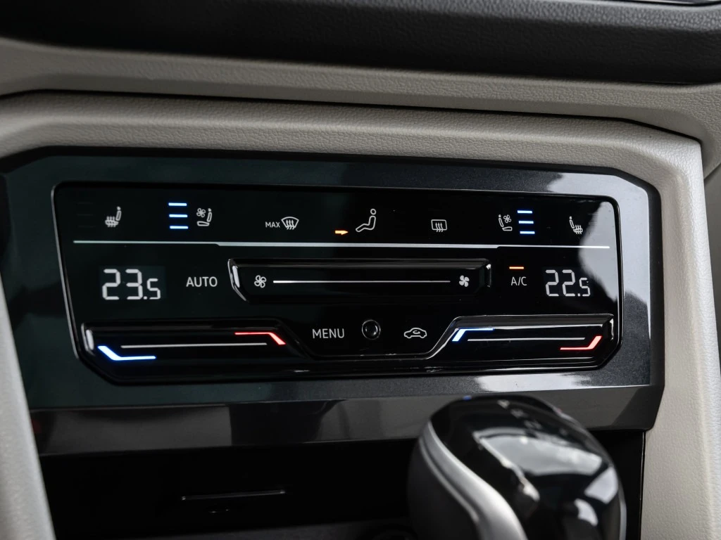 VW Tiguan, снимка 15 - Автомобили и джипове - 55377850