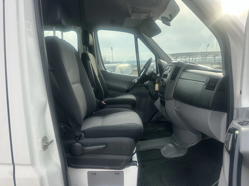 VW Crafter, снимка 11 - Бусове и автобуси - 48596630