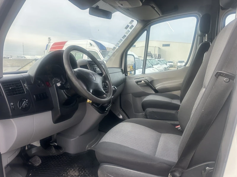 VW Crafter, снимка 12 - Бусове и автобуси - 48596630