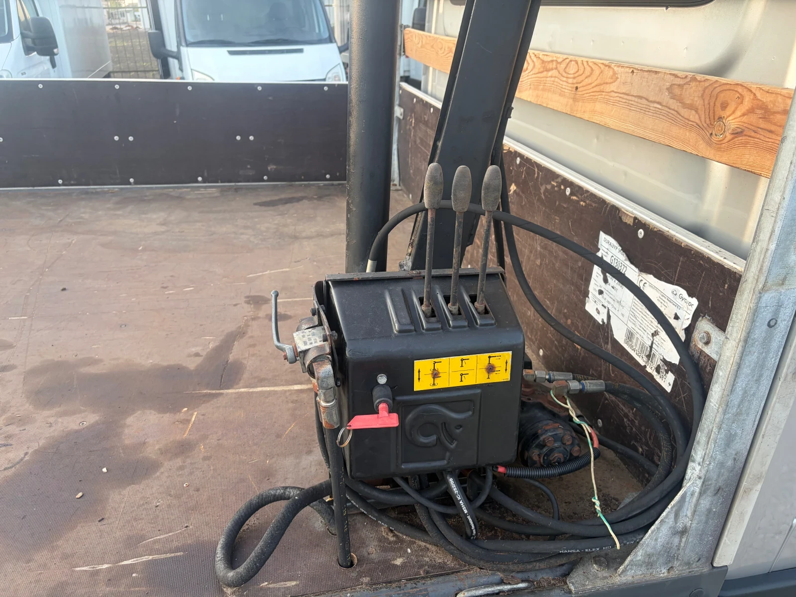 Iveco Daily 35C15 клима+ кран Б-категория, снимка 10 - Бусове и автобуси - 54439442