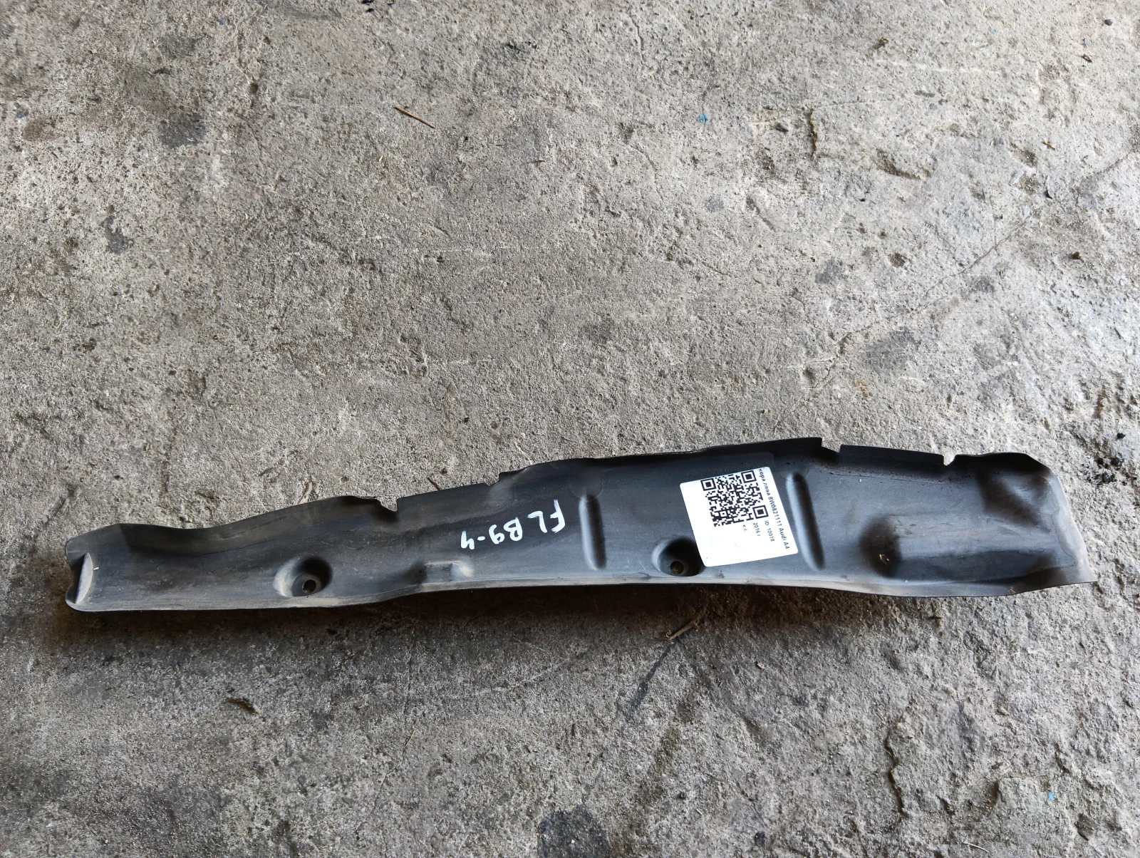 кора лява 8W0821111 Audi A4