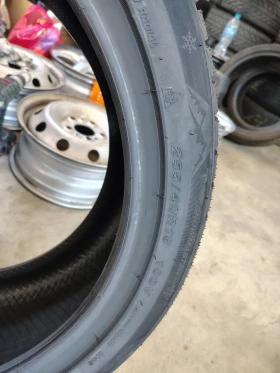Гуми Зимни 255/40R19, снимка 6