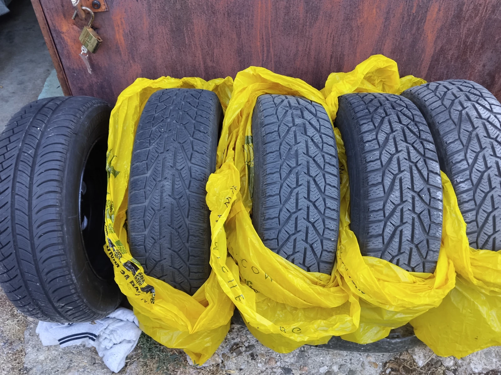 Гуми с джанти Kormoran 195/65R15