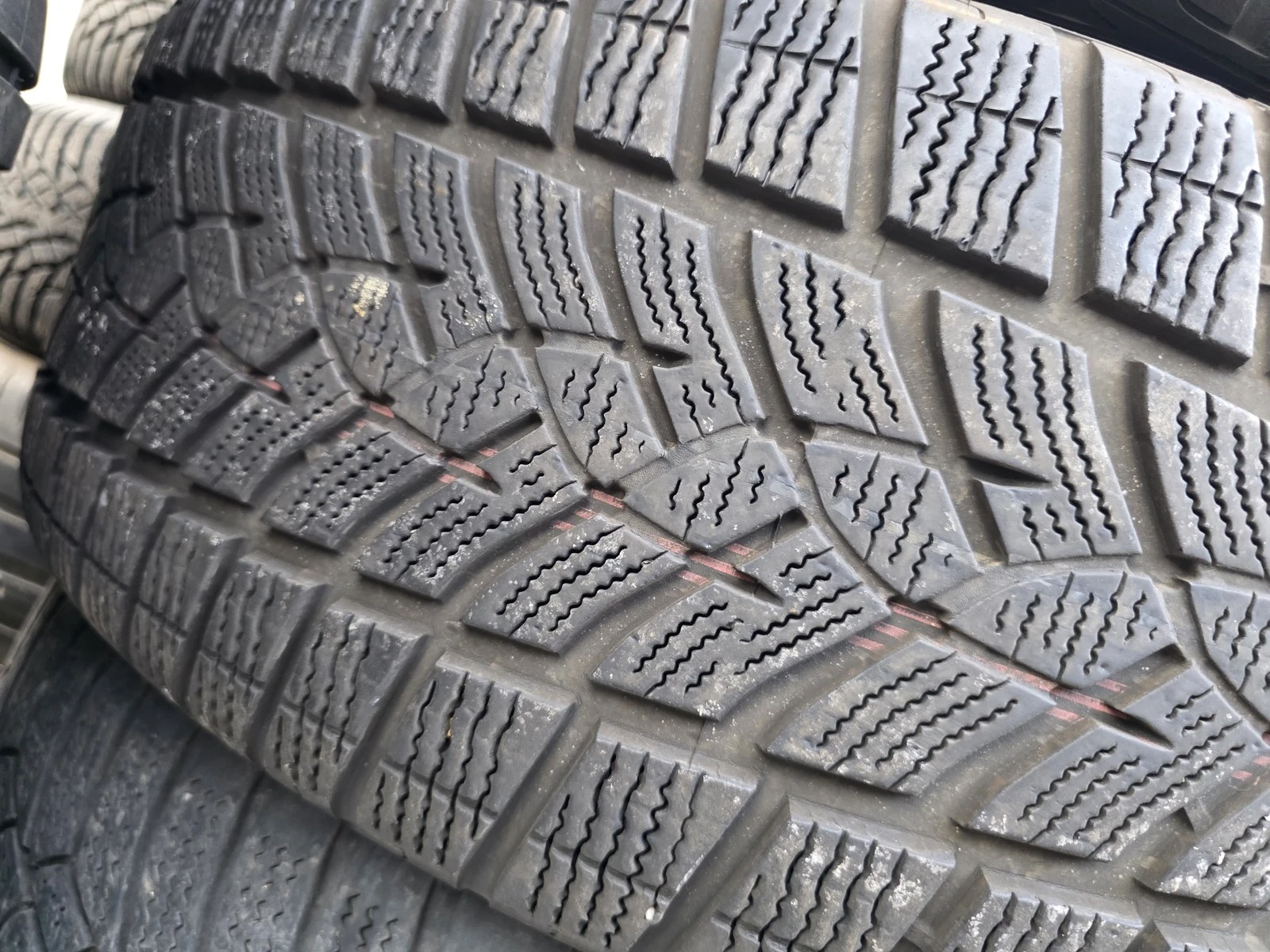 Гуми Зимни 225/55R18, снимка 5 - Гуми и джанти - 56725355