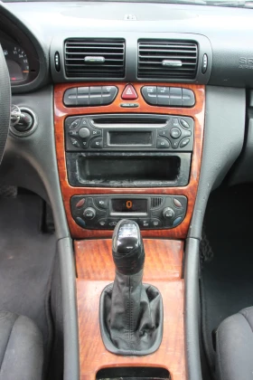 Mercedes-Benz C 220 CDI   С РЕГИСТРАЦИЯ  , снимка 11