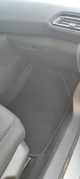 Peugeot 308 e-THP Active, снимка 13