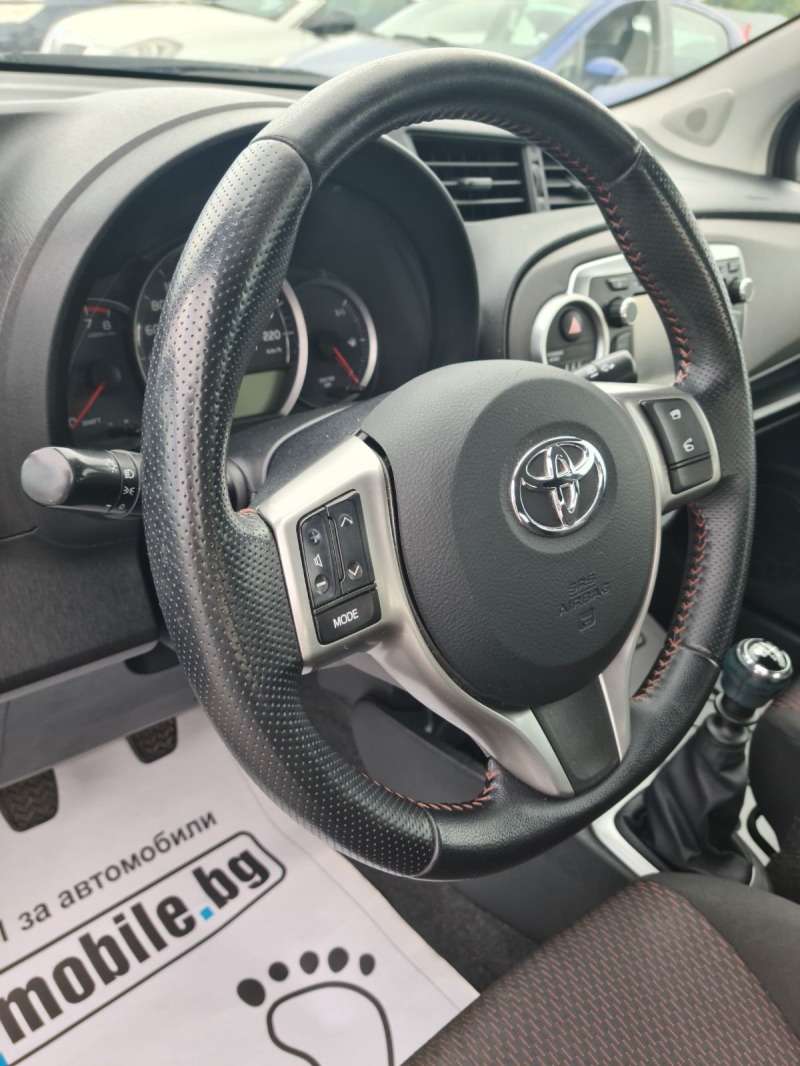 Toyota Yaris 1.4.BENZIN, снимка 11 - Автомобили и джипове - 46476011
