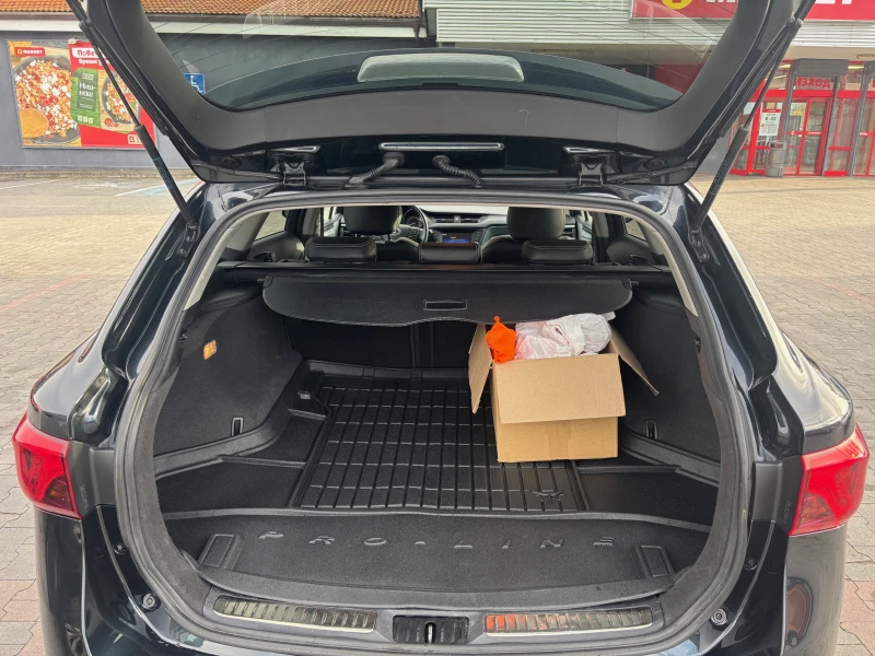 Toyota Avensis 1.8 Executive, снимка 11 - Автомобили и джипове - 52630576