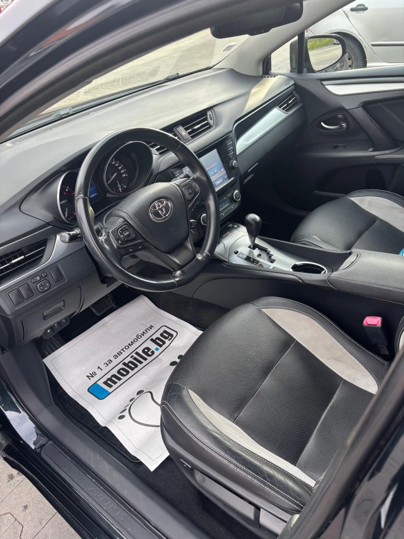 Toyota Avensis 1.8 Executive, снимка 2 - Автомобили и джипове - 52630576