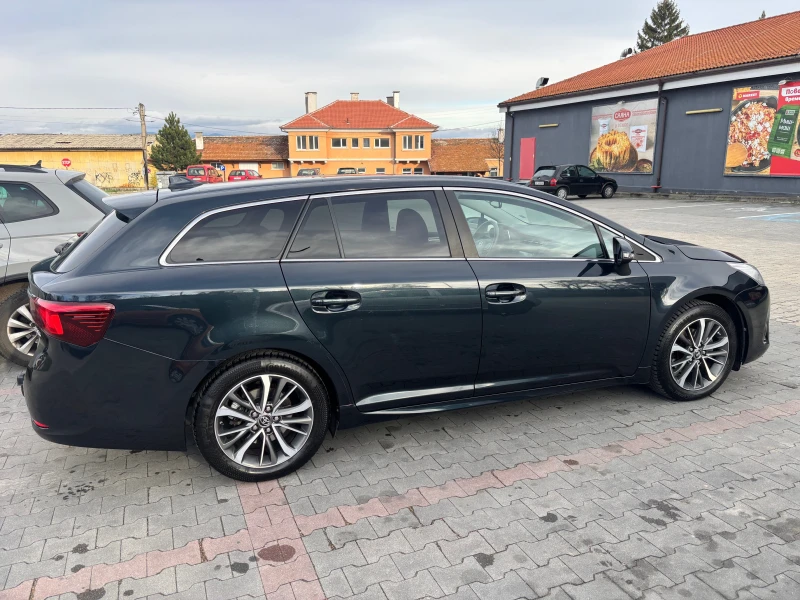 Toyota Avensis 1.8 Executive, снимка 7 - Автомобили и джипове - 52630576