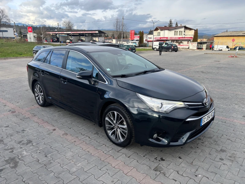 Toyota Avensis 1.8 Executive, снимка 8 - Автомобили и джипове - 52630576