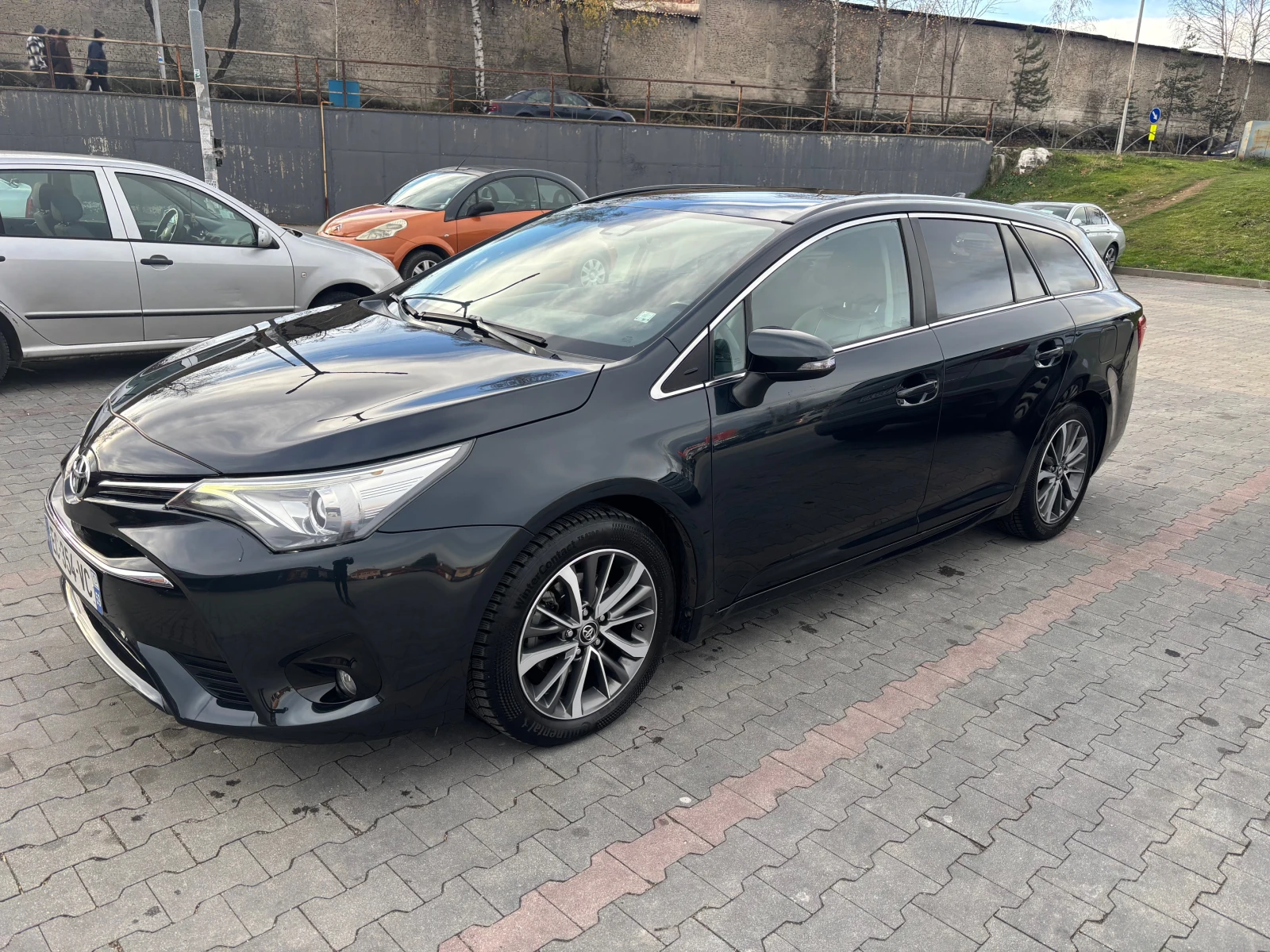 Toyota Avensis 1.8 Executive, снимка 1
