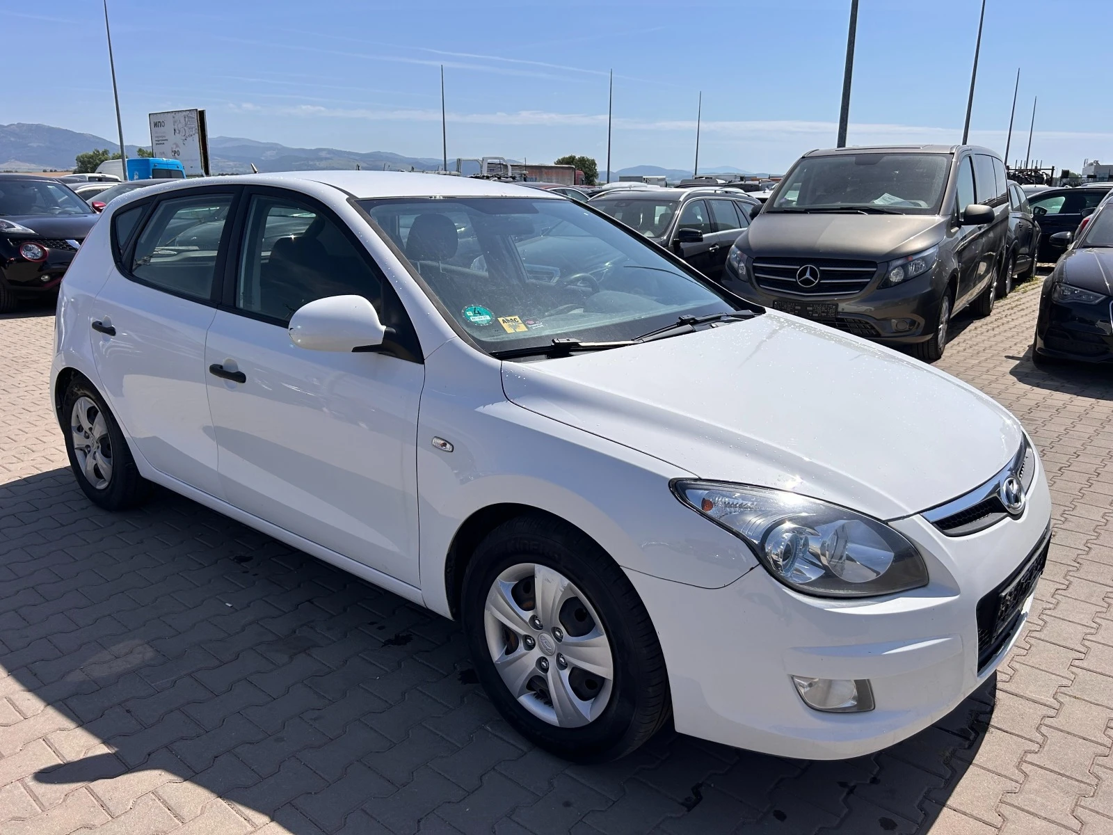 Hyundai I30 1.4i EURO 4 ЛИЗИНГ - изображение 4