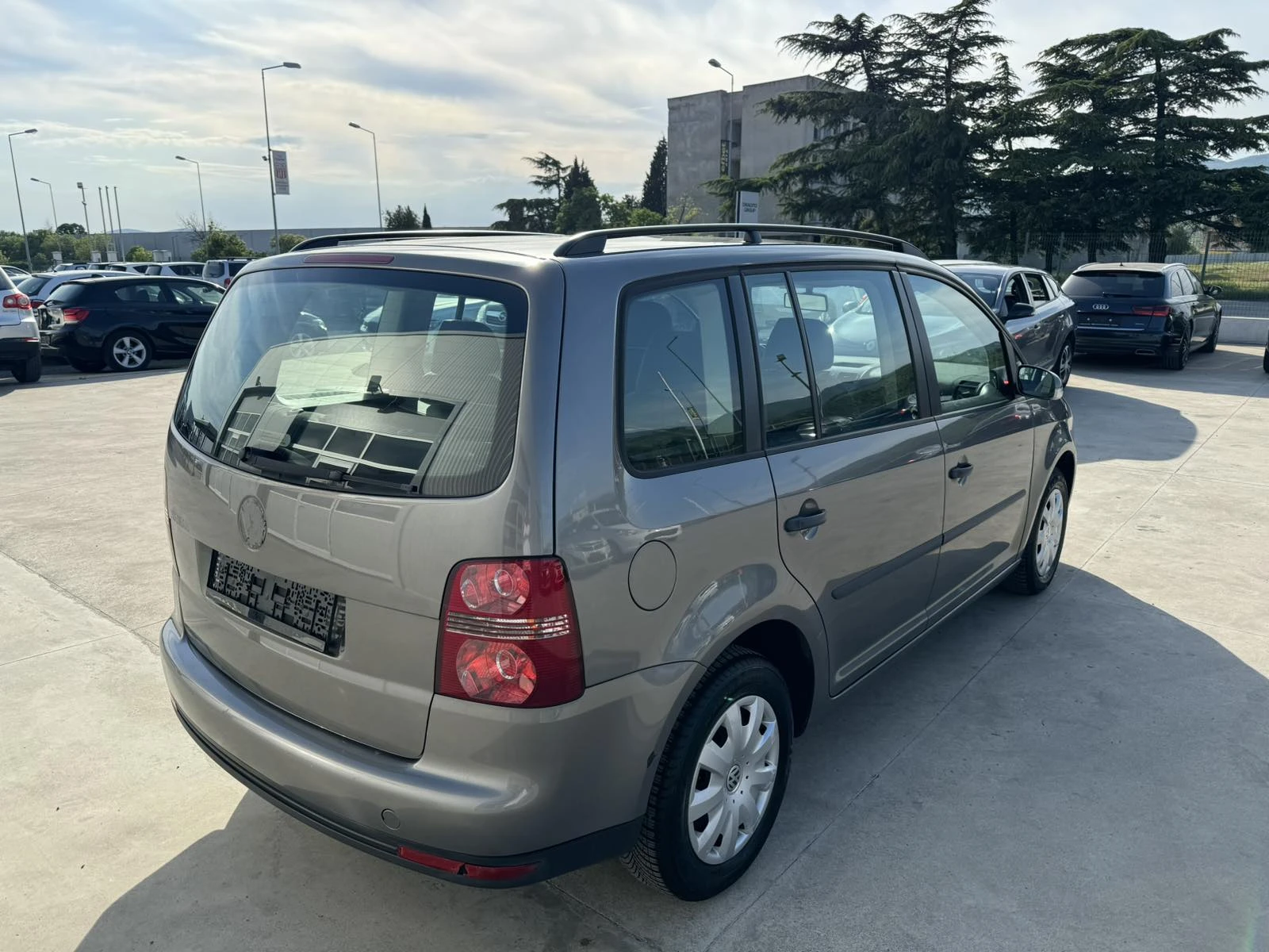VW Touran 2.0* 110ps* 7м* 6ск* FACE* Климат*  - изображение 5