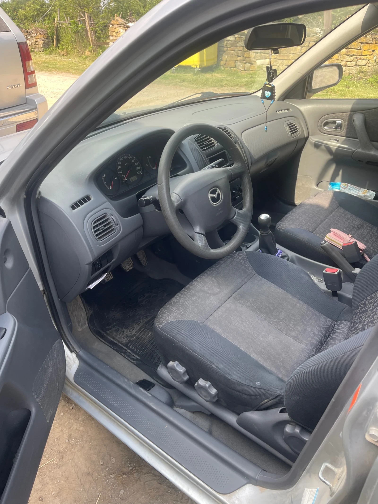 Mazda 323  - изображение 6
