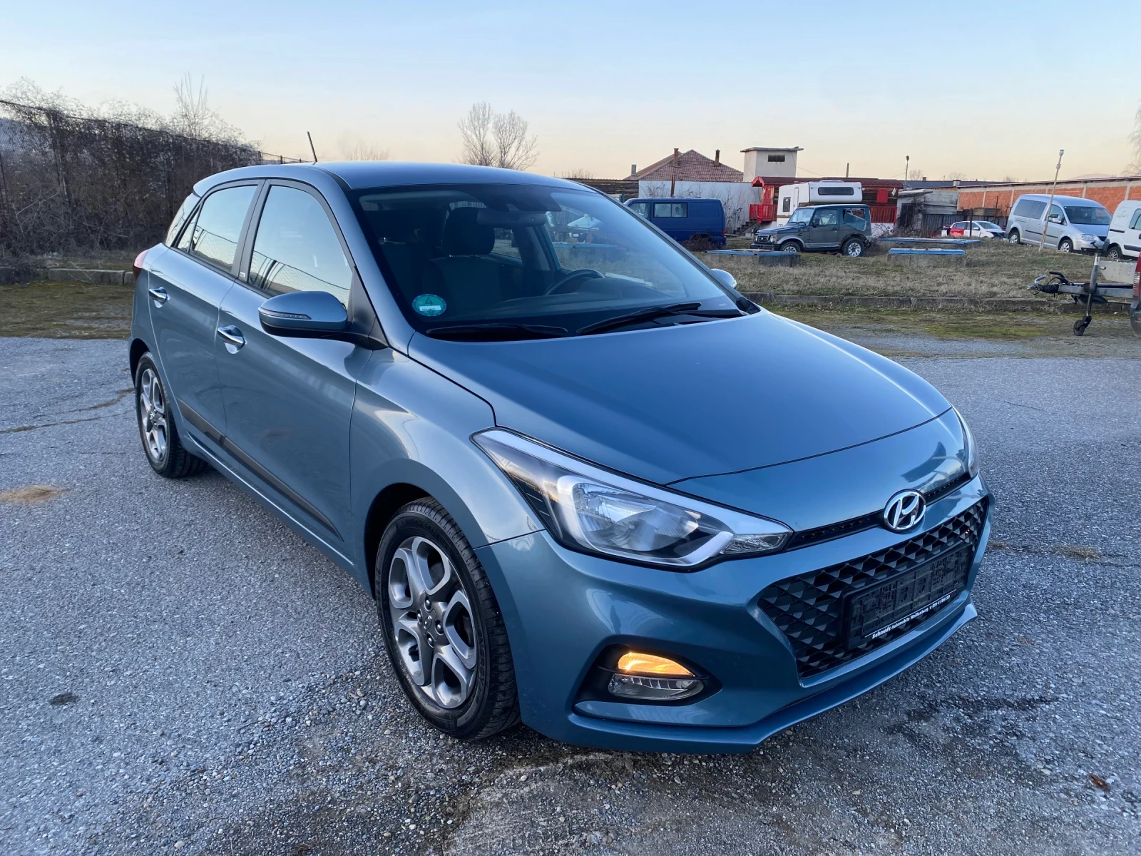 Hyundai I20 Navi, CarPlay, Camera, LineAsisistent | Mobile.bg � ����������� 3
