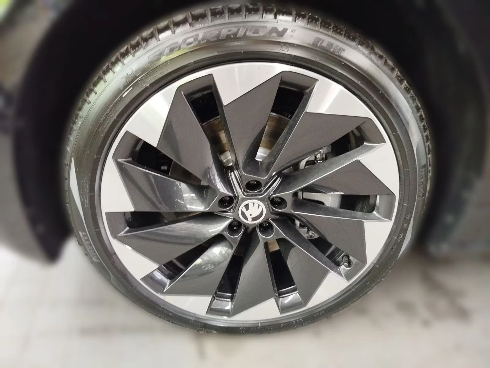 Skoda Enyaq 286HP/4X4/360/PANO/ACC/HUD/ACC/LED/235z, снимка 6 - Автомобили и джипове - 54041786