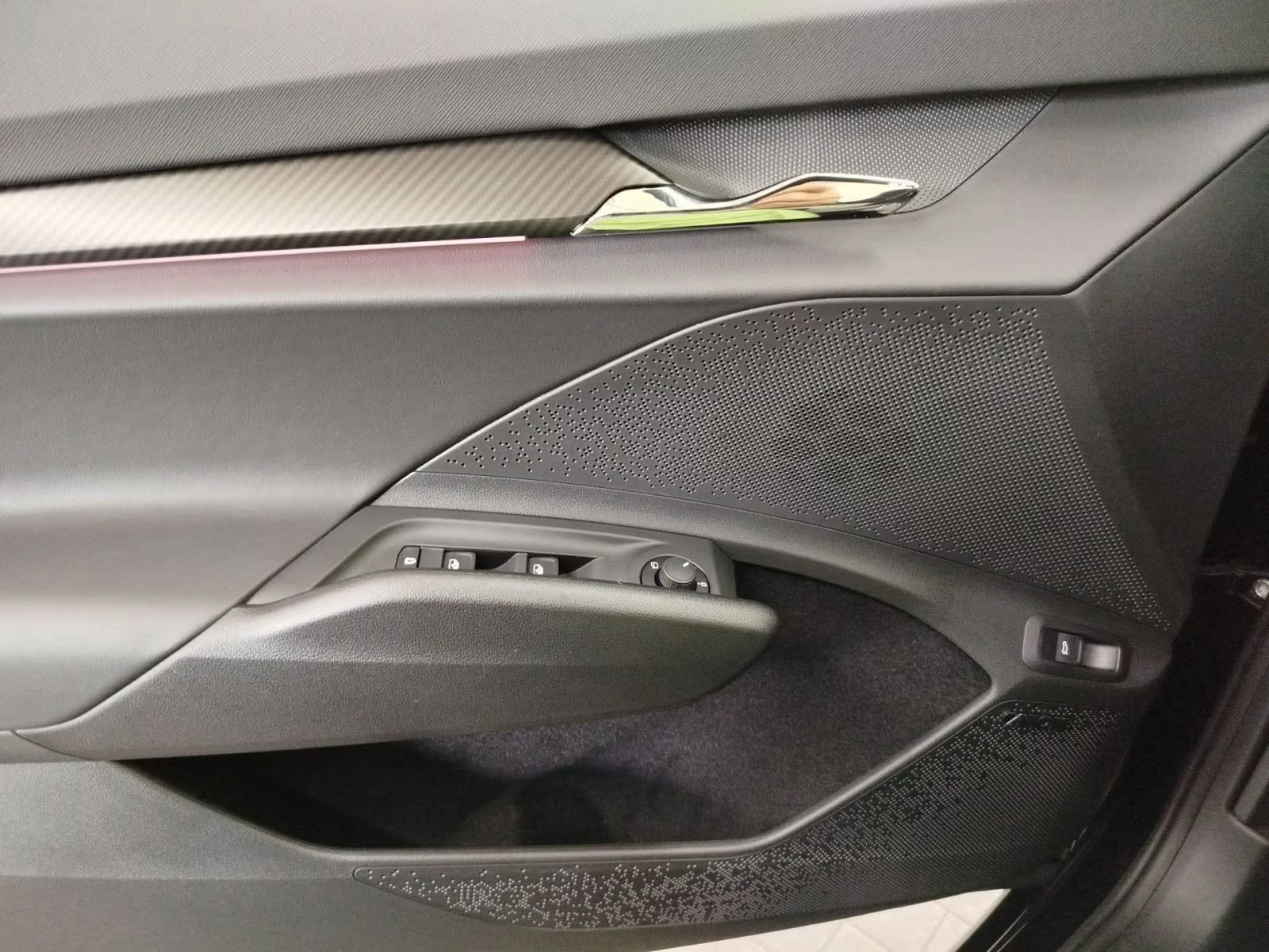 Skoda Enyaq 286HP/4X4/360/PANO/ACC/HUD/ACC/LED/235z, снимка 12 - Автомобили и джипове - 54041786