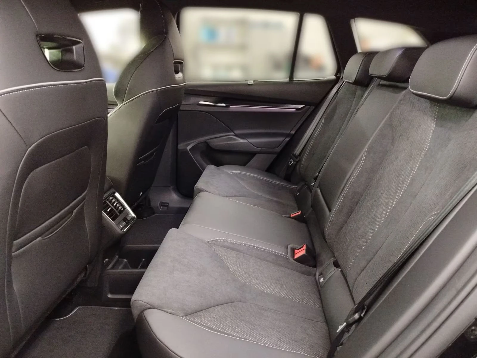 Skoda Enyaq 286HP/4X4/360/PANO/ACC/HUD/ACC/LED/235z, снимка 9 - Автомобили и джипове - 54041786